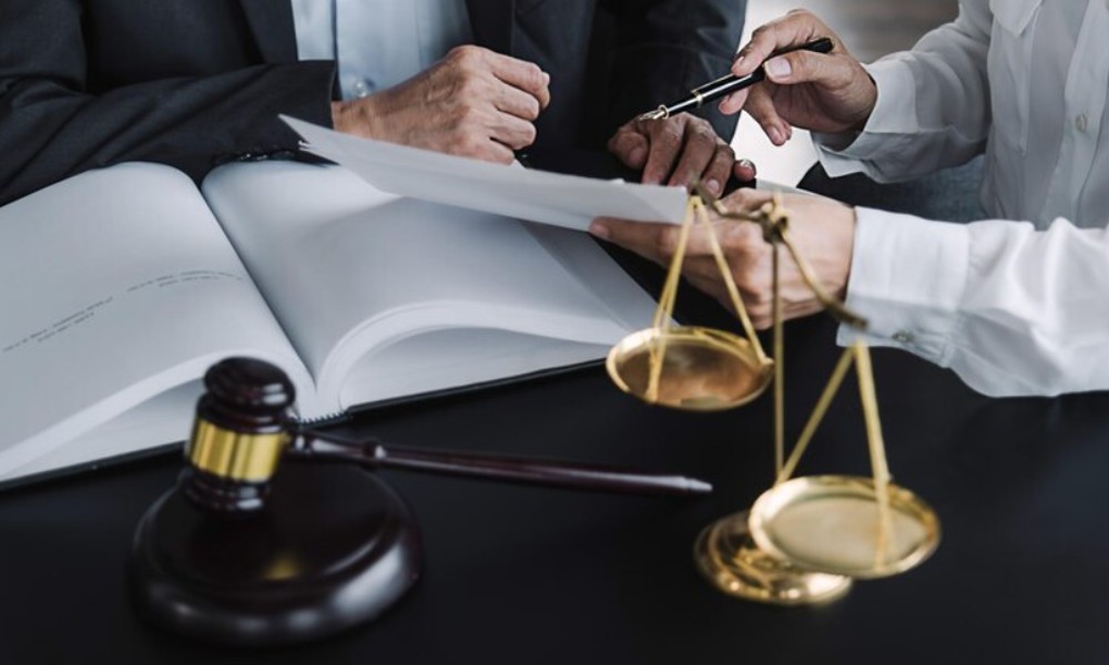 Navigating the Legal World: Roles of Various Legal Experts Explained